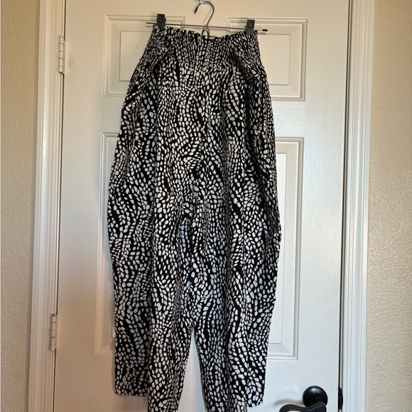 Simply Vera Vera Wang Pants - Simply Vera Vera Wang Black and White Abstract Wide Leg Pants